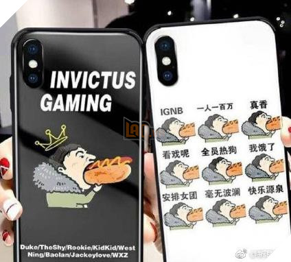 LMHT: Giờ đây ở Trung Quốc hình ảnh đại thiếu gia Vương Tư Thông nuốt hotdog đang thực sự trở thành một hiện tượng - Ảnh 11. LMHT: Giờ đây ở Trung Quốc hình ảnh đại thiếu gia Vương Tư Thông nuốt hotdog đang thực sự trở thành một hiện tượng - Ảnh 11.