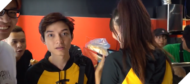 Khai trương cửa hàng bánh mì của PewPew, khi streamer lấn sân sang thương trường