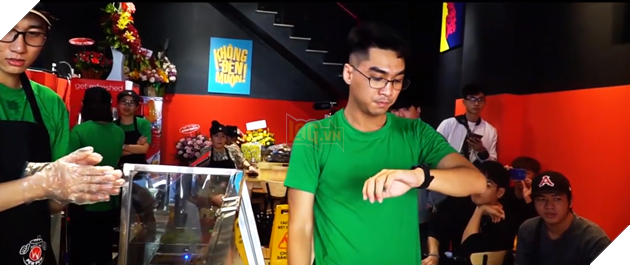 Khai trương cửa hàng bánh mì của PewPew, khi streamer lấn sân sang thương trường