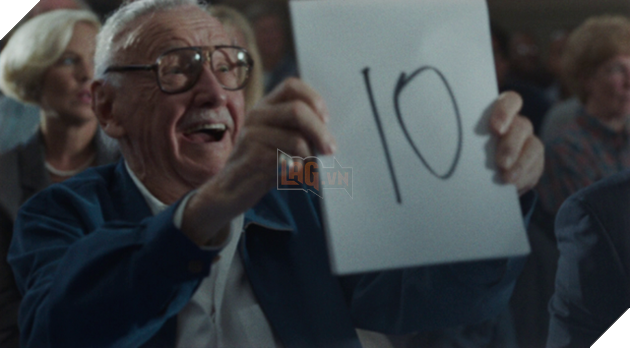 Stan Lee làm giám khảo một cuộc thi người đẹp trong “Iron Man 3” (Người Sắt 3 - 2013).