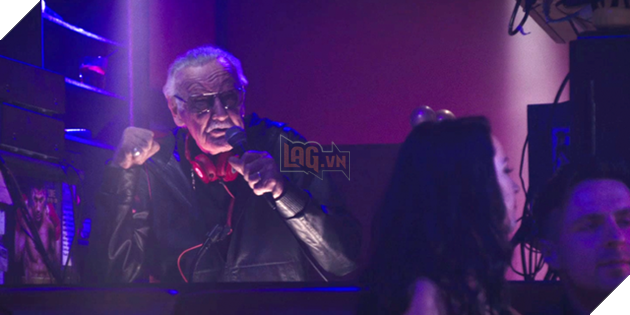Trong “Deadpool” (Quái nhân - 2016), Stan Lee vào vai MC ở một hộp đêm.