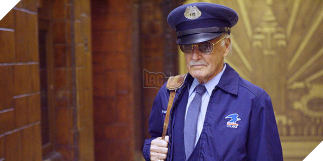 Trong “Fantastic Four” (Bộ tứ siêu đẳng - 2005), ông Lee vào vai người đưa thư.