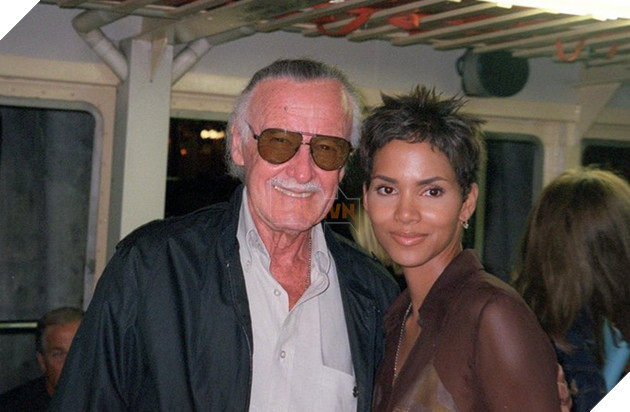 Dàn sao phim Marvel và nhiều nghệ sĩ khác cùng tưởng nhớ Stan Lee sau tin cha đẻ các siêu anh hùng qua đời - Ảnh 10.