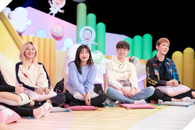 Phản ứng thú vị của Faker khi được diện kiến thần tượng Red Velvet: Khi Quỷ vương e lệ - Ảnh 2.