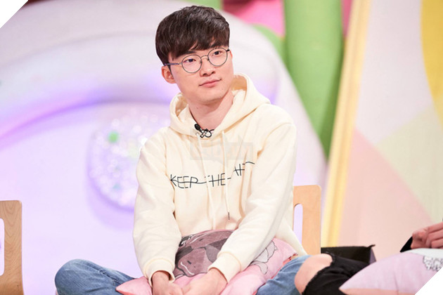 Phản ứng thú vị của Faker khi được diện kiến thần tượng Red Velvet: Khi Quỷ vương e lệ - Ảnh 8.