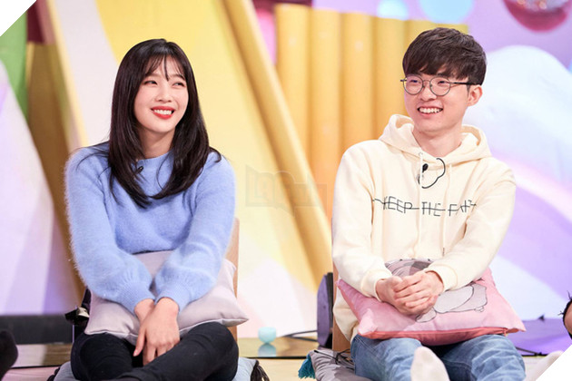 Phản ứng thú vị của Faker khi được diện kiến thần tượng Red Velvet: Khi Quỷ vương e lệ - Ảnh 7.