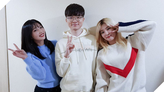 Phản ứng thú vị của Faker khi được diện kiến thần tượng Red Velvet: Khi Quỷ vương e lệ - Ảnh 3.