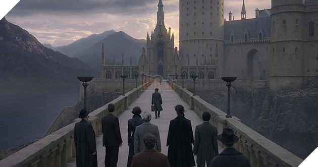 Sinh Vật Huyền Bí 2 đưa chúng ta trở về Hogwarts. (IMDb)