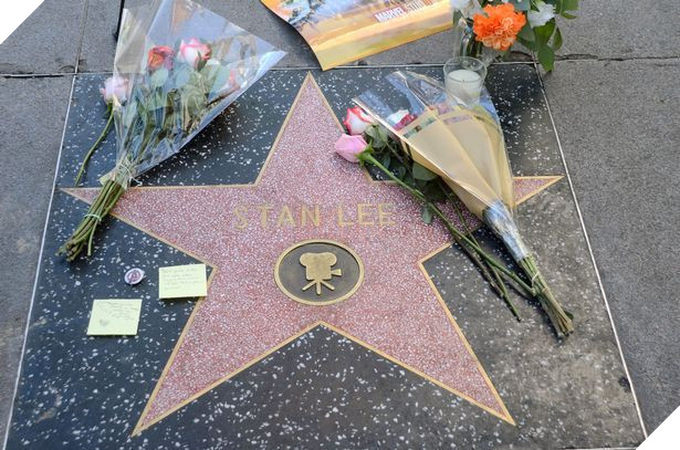 Đại lộ Danh Vọng nơi các fan hâm mộ tiễn đưa Stan Lee chặng đường cuối cùng - Ảnh 3.