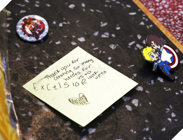 Đại lộ Danh Vọng nơi các fan hâm mộ tiễn đưa Stan Lee chặng đường cuối cùng - Ảnh 2.