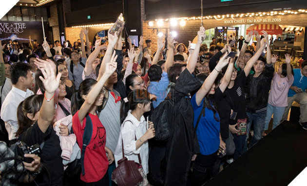 Khi các Potterhead tề tựu chờ đón Fantastic Beasts: The Crimes of Gindelwald 18