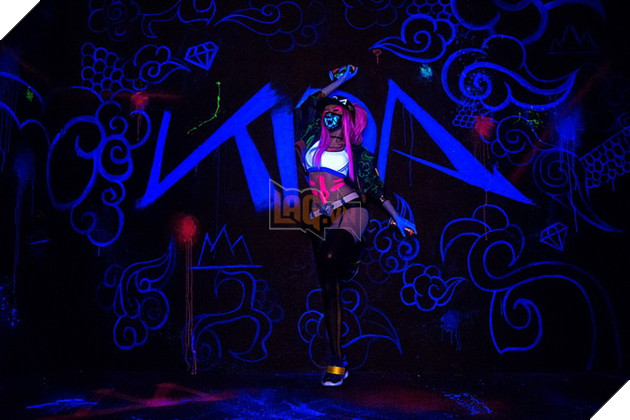 LMHT: Cùng chiêm ngưỡng bộ Cosplay KDA Akali trong trang phục phản quang mới lạ 8