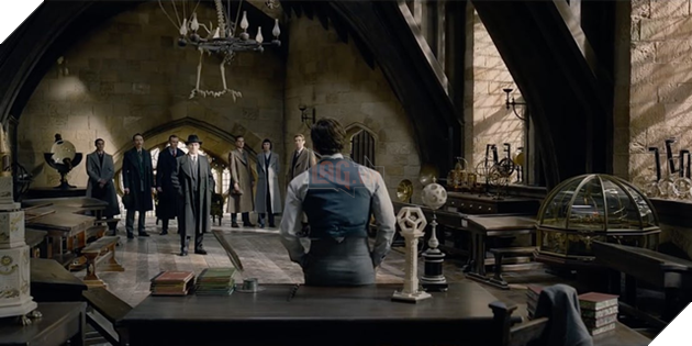 4 điểm vô lý trong Fantastic Beasts: The Crimes of Grindelwald mà chỉ có fan ruột của Harry Potter mới nhận ra - Ảnh 2.