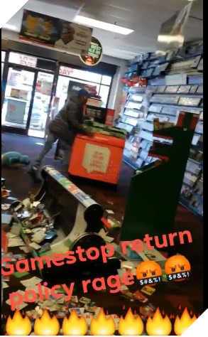 Đòi trả lại game và hoàn tiền nhưng không được, nam game thủ cáu kỉnh đập nát cả cửa hàng - Ảnh 3.