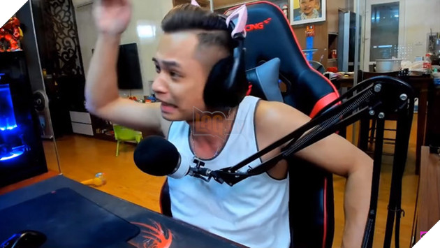 Diễn biến vụ đập cửa nhà Độ Mixi: Không có bản kiểm điểm, anh Độ đành lên tận nhà gặp phụ huynh của kẻ thủ ác - Ảnh 1.