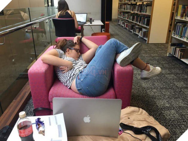 [Vui] Những tư thế ngủ bất chấp mọi hoàn cảnh của các thánh ngủ nướng - Ảnh 9.