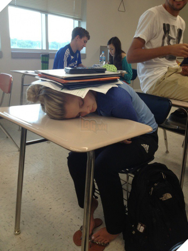 [Vui] Những tư thế ngủ bất chấp mọi hoàn cảnh của các thánh ngủ nướng - Ảnh 10.