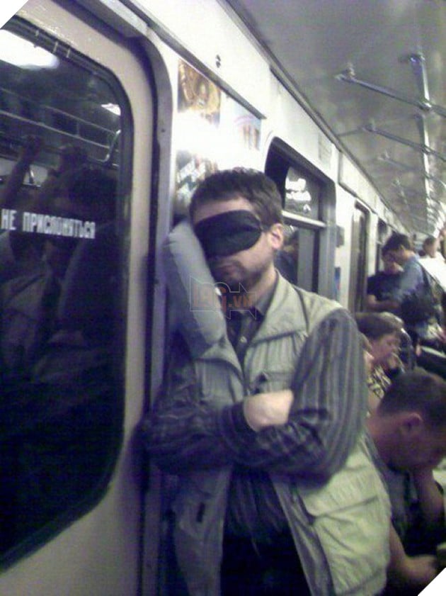 [Vui] Những tư thế ngủ bất chấp mọi hoàn cảnh của các thánh ngủ nướng - Ảnh 16.