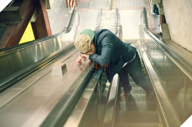 [Vui] Những tư thế ngủ bất chấp mọi hoàn cảnh của các thánh ngủ nướng - Ảnh 6.