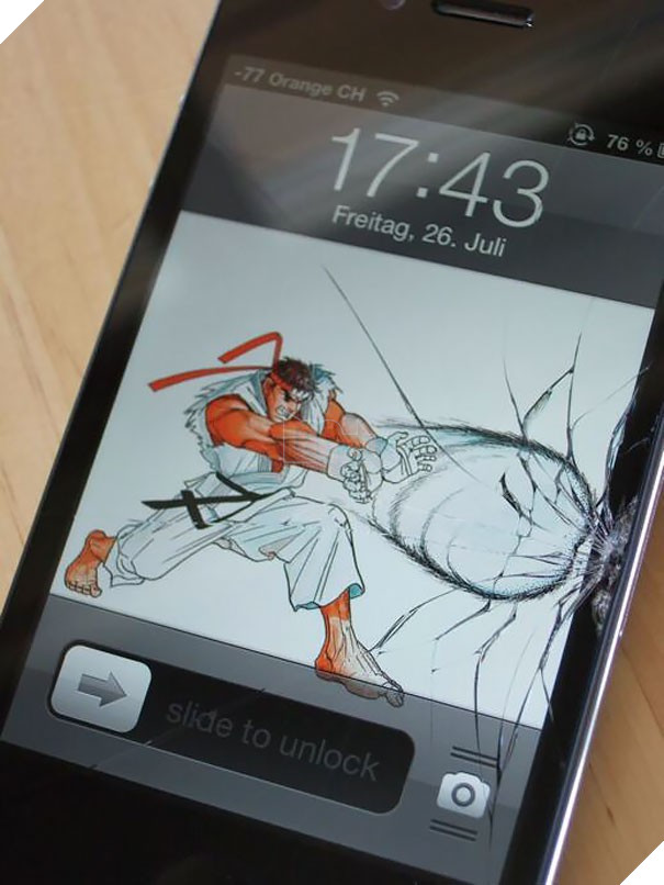 [Vui] 10+ cách sửa smartphone vỡ màn hình cực kỳ sáng tạo, không tồn tiền mà còn rất ngầu - Ảnh 1.