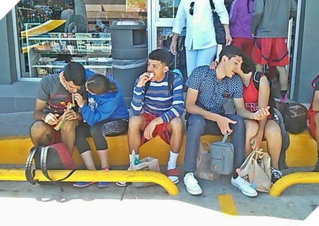 [Vui] 14 khoảnh khắc đáng buồn nhưng dường như đã quá quen với những kẻ cô đơn - Ảnh 3.