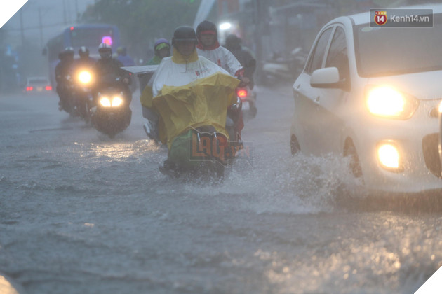 Nóng: Tất cả học sinh tại TPHCM được nghỉ học cả ngày thứ 2 (26/11) do ảnh hưởng của bão số 9 - Ảnh 4.