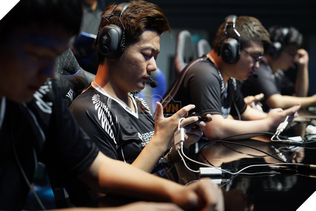 Vòng loại AIC 2018 Ngày 2: Swing Phantom và Overclockers giữ vững phong độ đỉnh cao 2