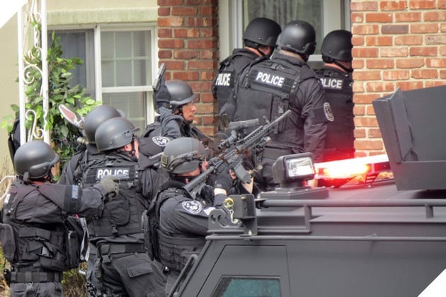 Thua game rồi báo động giả gọi cảnh sát khiến 1 người thiệt mạng, 2 trẻ trâu đã đứng trước vành móng ngựa - Ảnh 2.