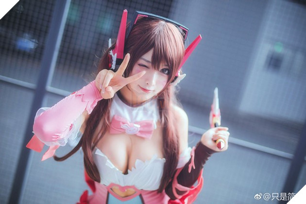 Ngộp thở với vòng một gợi cảm trong bộ ảnh cosplay D.va của Overwatch - Ảnh 1.