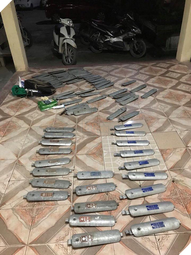 Huyền thoại internet Việt Phồng Tôm mới bị bắt vì... ăn trộm nắp cột đèn - Ảnh 6.