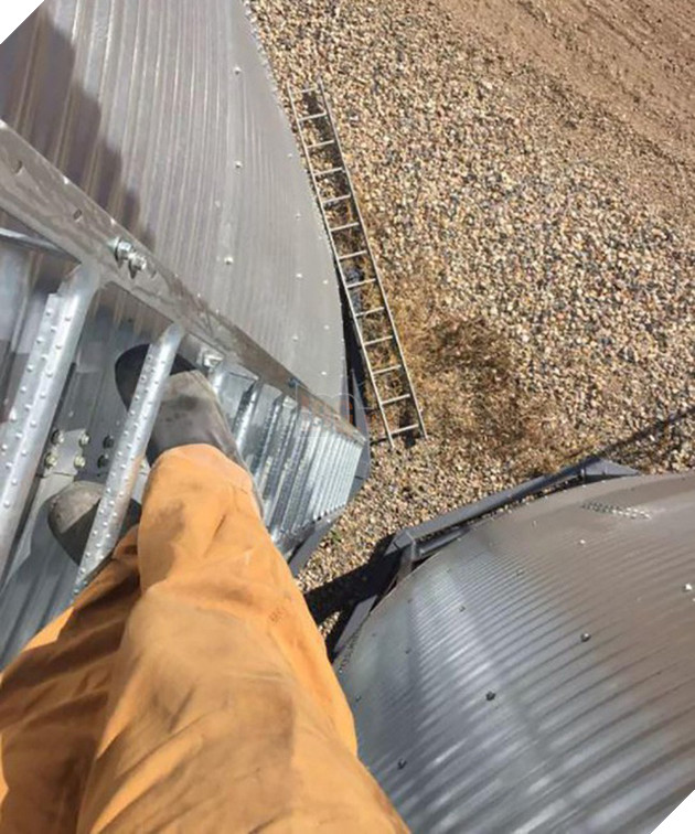 [Vui] Vận số siêu nhọ của 14 kẻ đen đủi đụng đâu hỏng đấy - Ảnh 12.