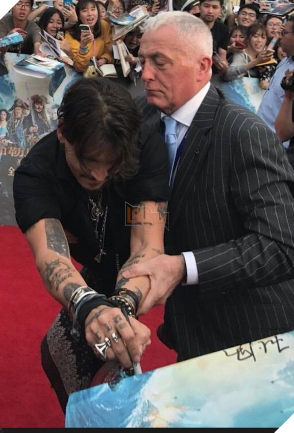 Jonny Deep va cuoc chien voi ve si de co the ki ten cho nguoi ham mo 9 213600008323d5d3a0f1