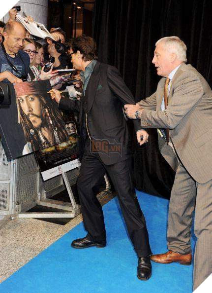 Jonny Deep va cuoc chien voi ve si de co the ki ten cho nguoi ham mo 2 johnny depp ki ten 4