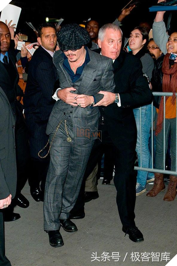 Jonny Deep va cuoc chien voi ve si de co the ki ten cho nguoi ham mo 12 johnny depp ki ten 9
