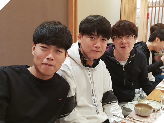 LMHT: SKT T1 tổ chức tiệc chào mừng thành viên mới, lộ nhân vật bí ẩn “dự bị” cho Faker 9