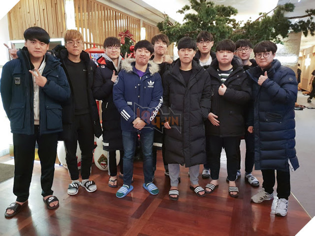 LMHT: SKT T1 tổ chức tiệc chào mừng thành viên mới, lộ nhân vật bí ẩn “dự bị” cho Faker 10