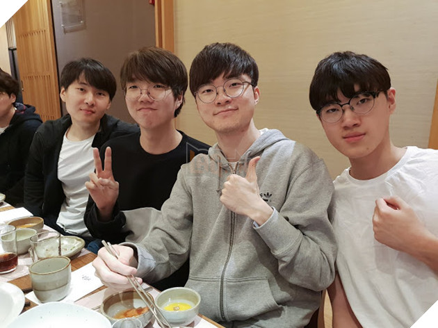 LMHT: SKT T1 tổ chức tiệc chào mừng thành viên mới, lộ nhân vật bí ẩn “dự bị” cho Faker 8