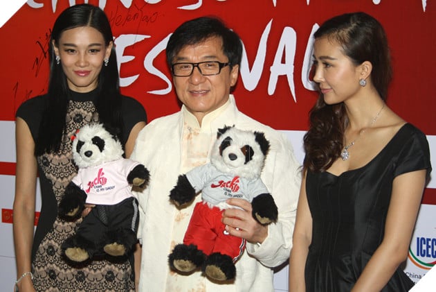 Qua khu trac tang, qua dem voi hang ta gai mai dam cua Thanh Long hinh anh 4