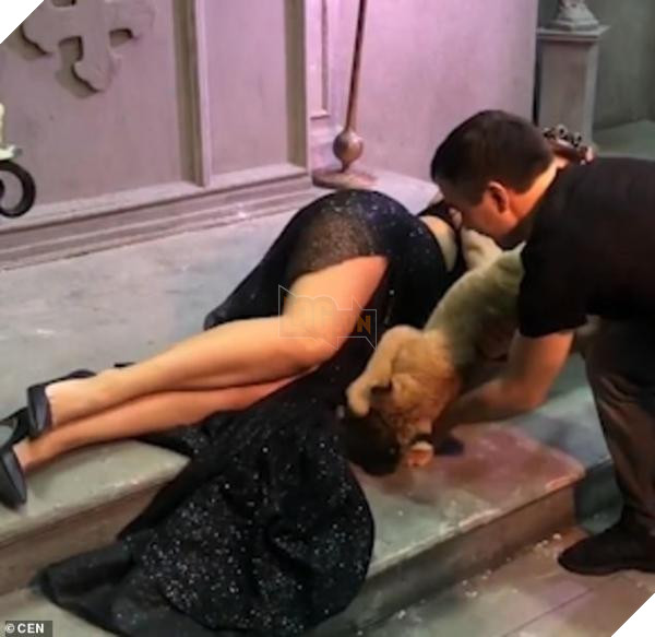 6943490 6454611 she later while posing with him in the russian capital moscow an m 34 1543842819381
