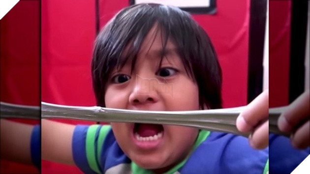Mới 7 tuổi, cậu bé này đã đứng top YouTube với thu nhập 50 tỷ / năm - Ảnh 2. Mới 7 tuổi, cậu bé này đã đứng top YouTube với thu nhập 50 tỷ / năm - Ảnh 2.