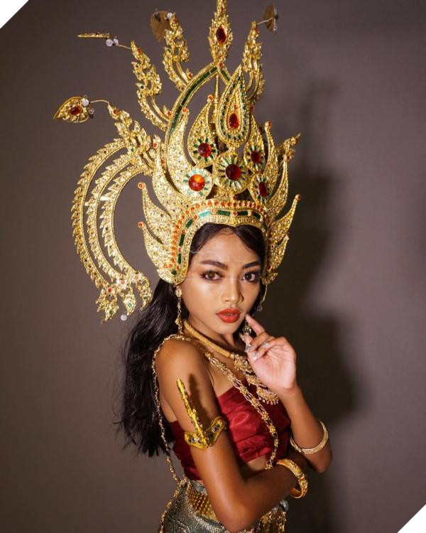 Kham phuc cau be 12 tuoi tro nen noi tieng nho vao tai trang diem xuat sac cua minh 3 2