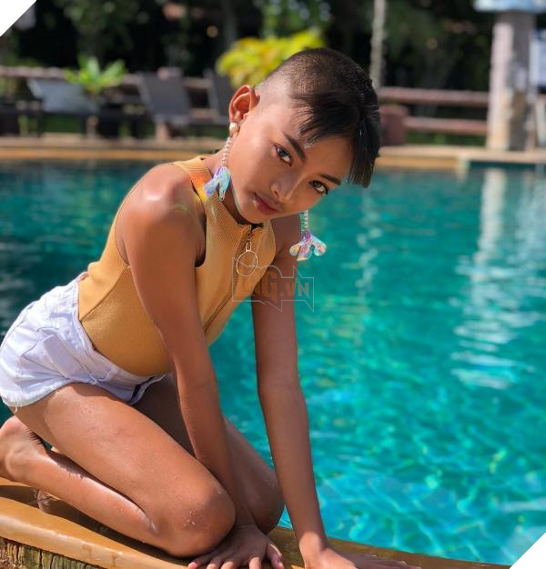 Kham phuc cau be 12 tuoi tro nen noi tieng nho vao tai trang diem xuat sac cua minh 7 3