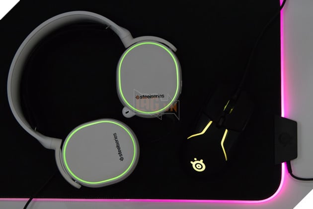 Tren tay nhanh bo san pham lot chuot QcK den tu SteelSeries co vien RGB cuc dep 18 Trên tay nhanh bộ sản phẩm lót chuột QcK đến từ SteelSeries có viền RGB cực đẹp 18