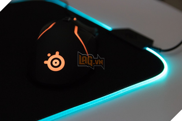 Tren tay nhanh bo san pham lot chuot QcK den tu SteelSeries co vien RGB cuc dep 15 Trên tay nhanh bộ sản phẩm lót chuột QcK đến từ SteelSeries có viền RGB cực đẹp 15