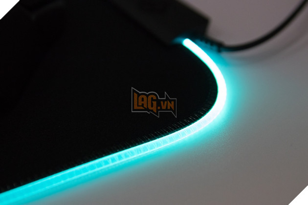 Tren tay nhanh bo san pham lot chuot QcK den tu SteelSeries co vien RGB cuc dep 14 Trên tay nhanh bộ sản phẩm lót chuột QcK đến từ SteelSeries có viền RGB cực đẹp 14