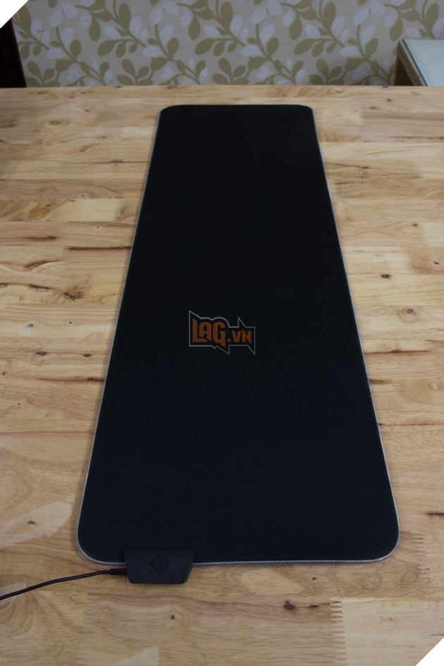 Tren tay nhanh bo san pham lot chuot QcK den tu SteelSeries co vien RGB cuc dep 9 Trên tay nhanh bộ sản phẩm lót chuột QcK đến từ SteelSeries có viền RGB cực đẹp 9