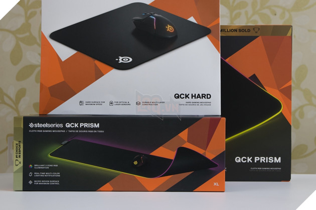 Tren tay nhanh bo san pham lot chuot QcK den tu SteelSeries co vien RGB cuc dep Trên tay nhanh bộ sản phẩm lót chuột QcK đến từ SteelSeries có viền RGB cực đẹp