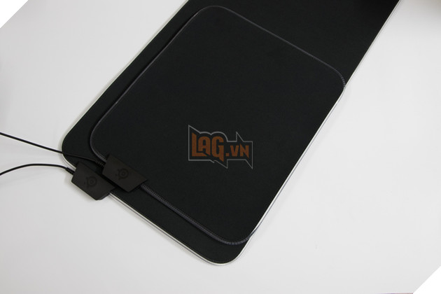 Tren tay nhanh bo san pham lot chuot QcK den tu SteelSeries co vien RGB cuc dep 8 Trên tay nhanh bộ sản phẩm lót chuột QcK đến từ SteelSeries có viền RGB cực đẹp 8