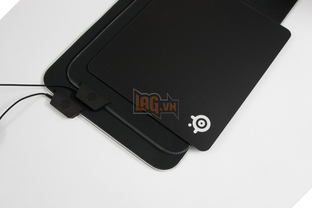 Tren tay nhanh bo san pham lot chuot QcK den tu SteelSeries co vien RGB cuc dep 4 Trên tay nhanh bộ sản phẩm lót chuột QcK đến từ SteelSeries có viền RGB cực đẹp 4