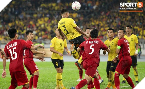 Tỷ số Việt Nam - Malaysia trực tiếp Malaysia 2-2 Việt Nam HT : Huy Hùng, Đức Huy liên tiếp lập công 15